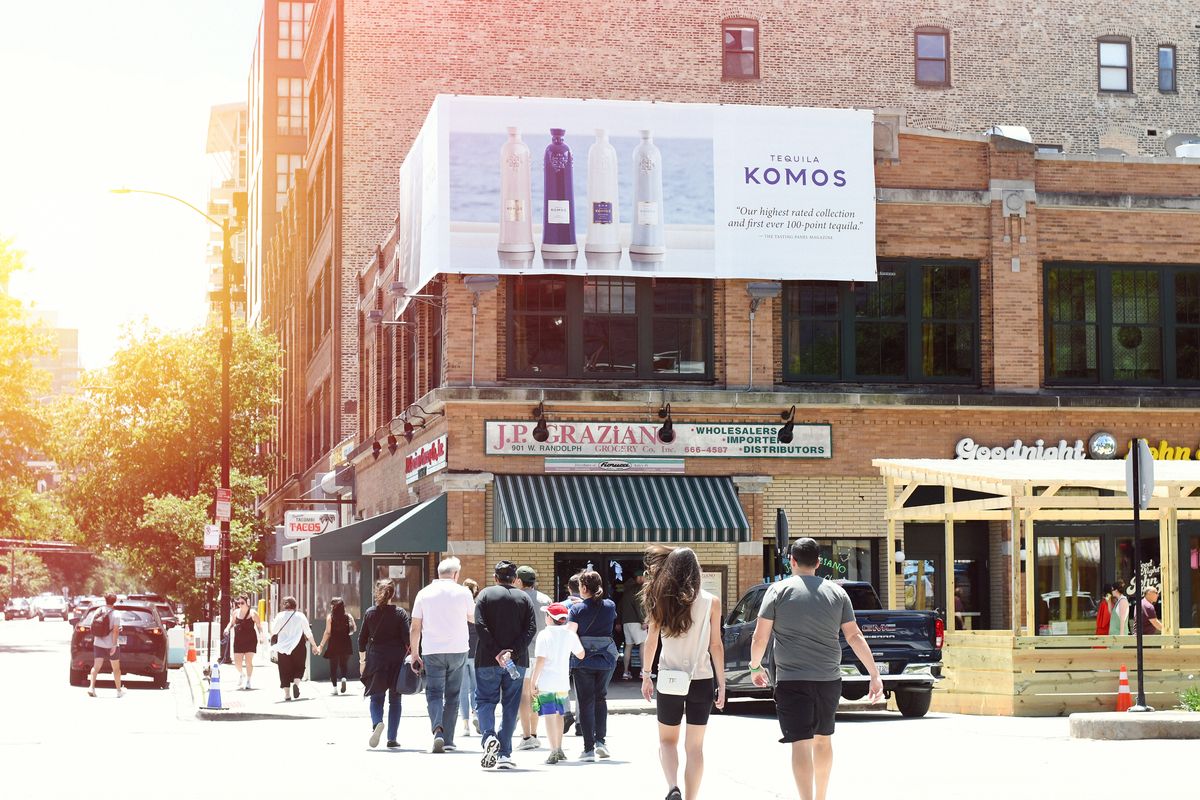 Komos wallscape above a street, Chicago