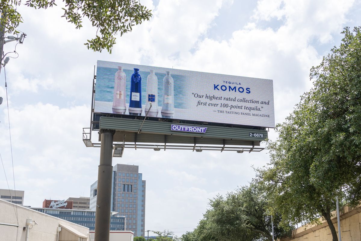 Komos billboard, Dallas