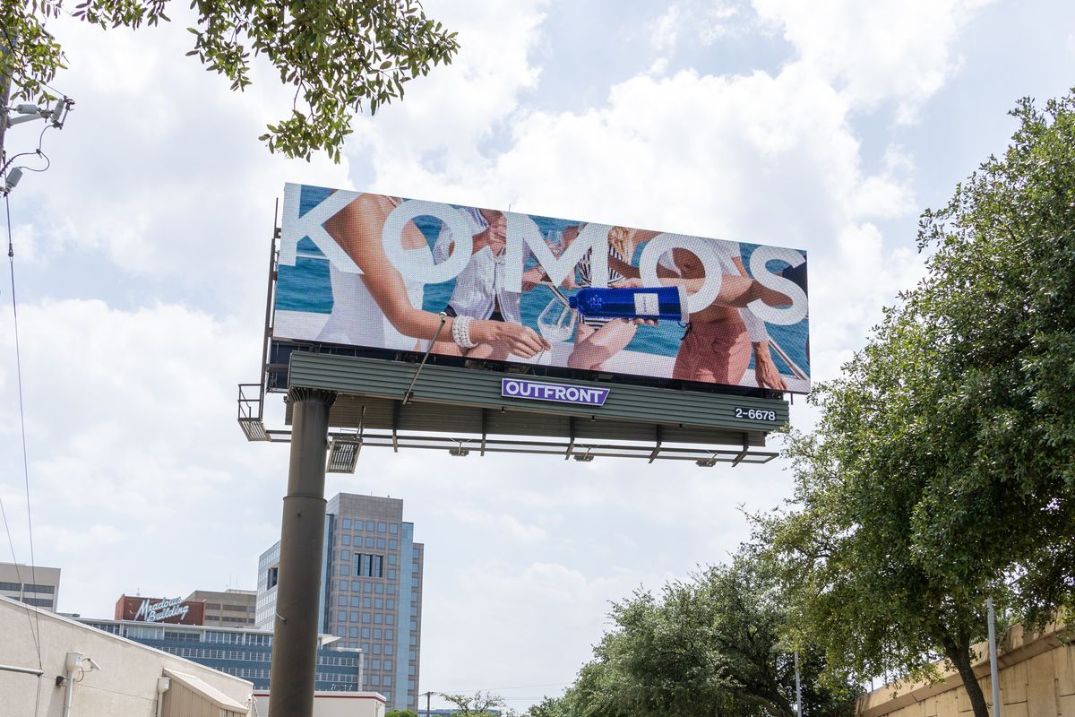 Komos billboard, Dallas