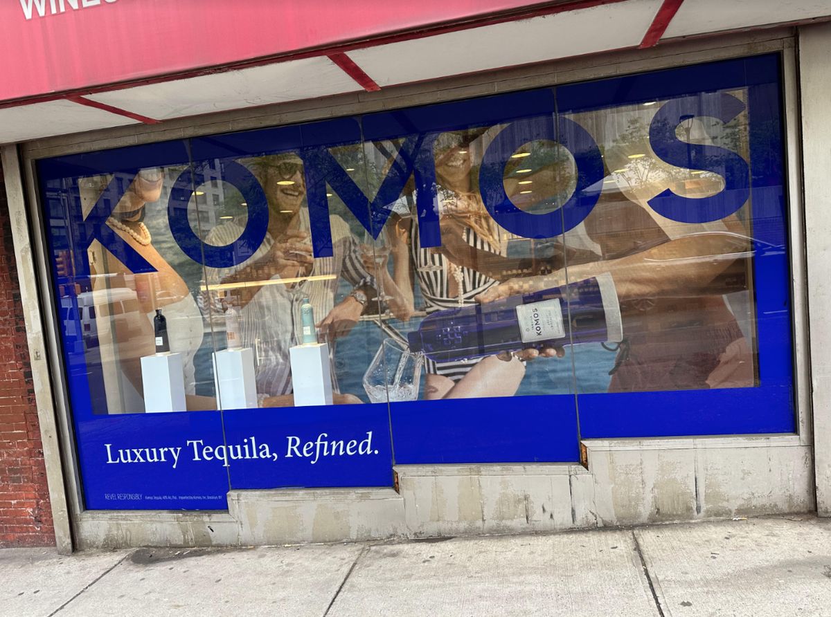 Komos store window